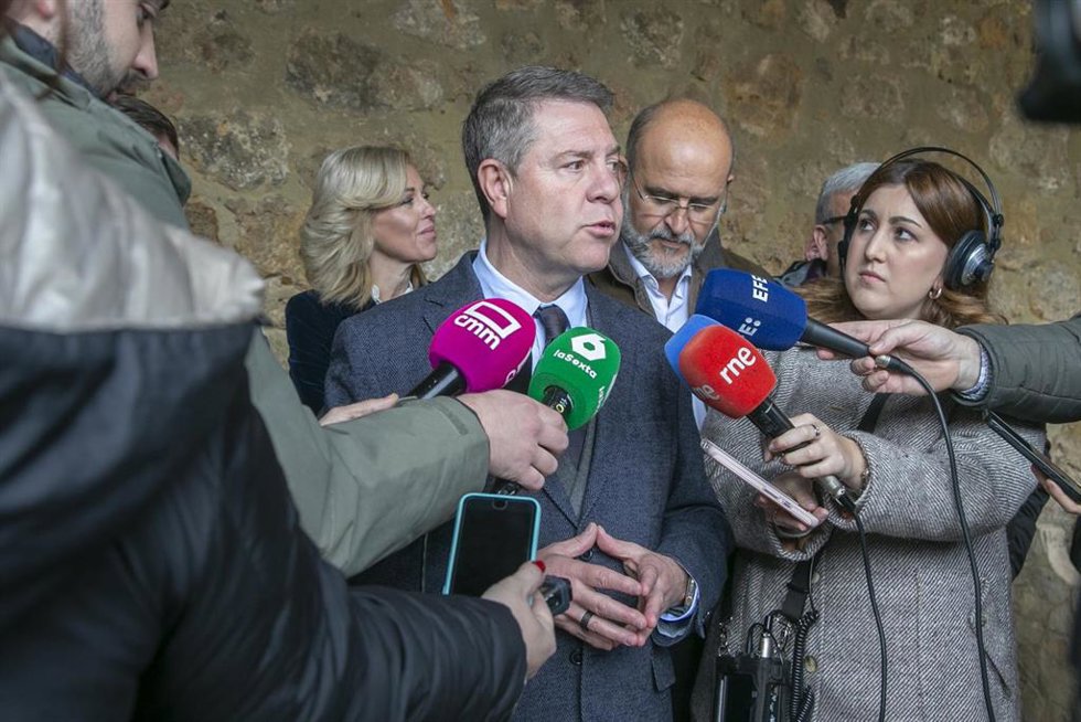 El presidente de Castilla-La Mancha, Emiliano García-Page, ha presidido, en Mira, la Comisión de Coordinación para la recuperación de esta localidad tras la DANA.
