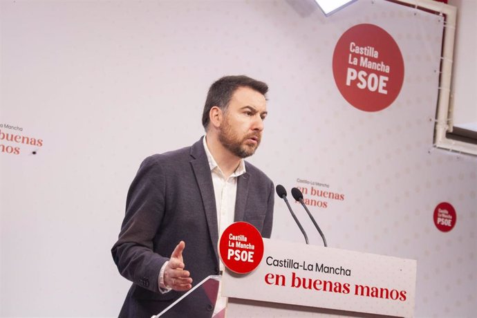 El portavoz de Empleo y Agricultura del grupo socialista en las Cortes de Castilla-La Mancha, Antonio Sánchez Requena.