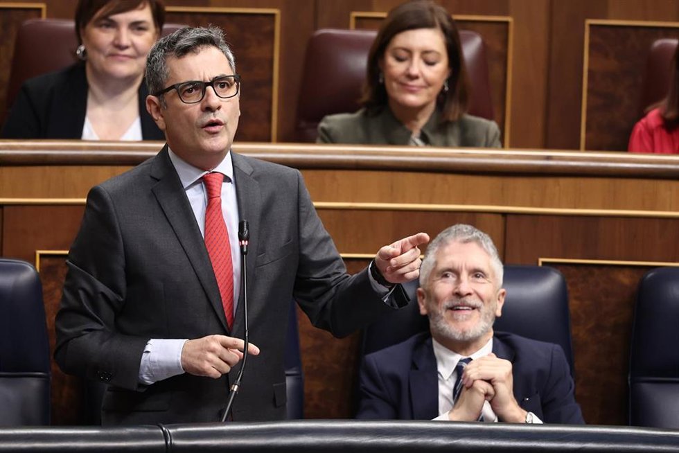 El ministro de la Presidencia, Relaciones con las Cortes y Justicia, Félix Bolaños, interviene durante una sesión de control al Gobierno.