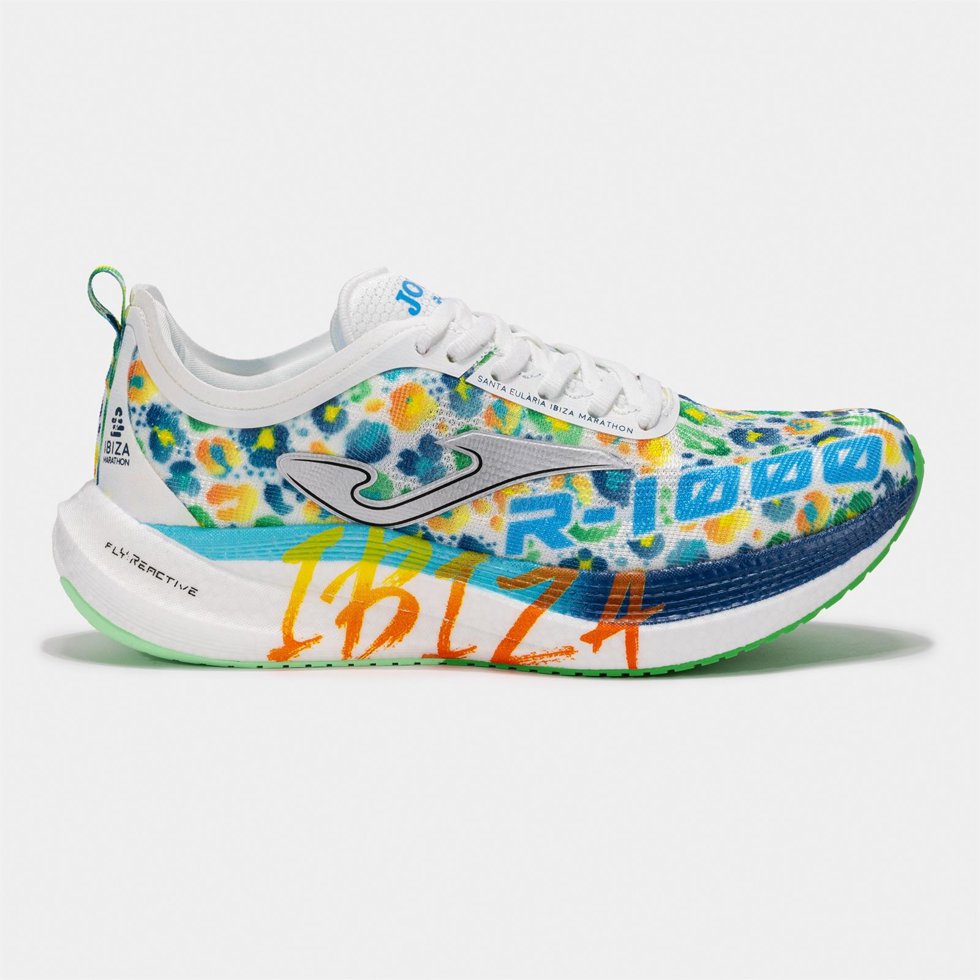 Joma captura la esencia de Ibiza con las zapatillas del Santa Eulria Ibiza Marathon 2025.
