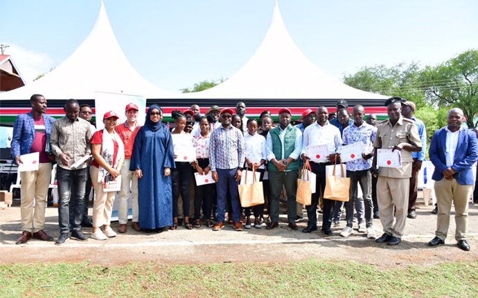 DigiTruck partners and Homa Bay graduates with their certificates