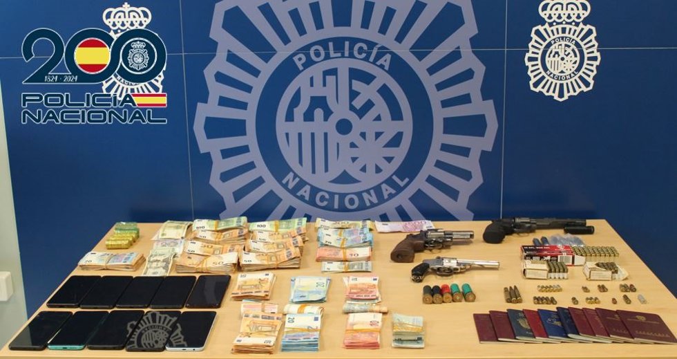 Objetos incautados en la operación Goya de la Policía Nacional contra la explotación sexual de mujeres