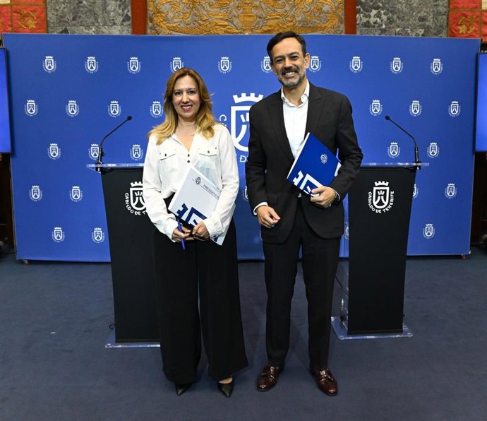 La presidenta del Cabildo de Tenerife, Rosa Dávila, y el vicepresidente, Lope Afonso