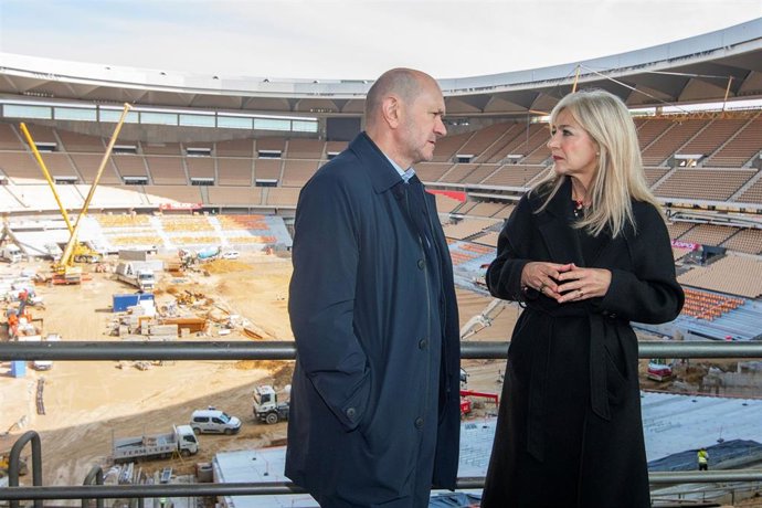 Louzán y Del Pozo, en el estadio de La Cartuja.