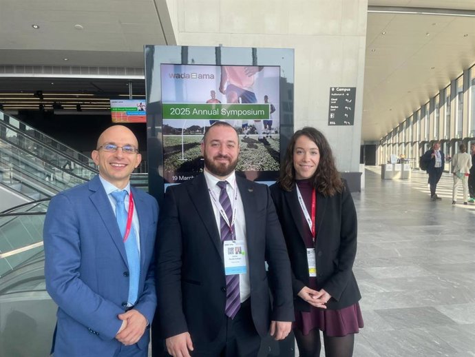 El director general de la CELAD, Carlos Peralta, la jefa del Departamento de Prevención, Carolina García, y el jefe de área de Relaciones Internacionales y Cooperación, Carlos David Gea, del organismo han asistido al Simposio Anual de la AMA en Lausana.