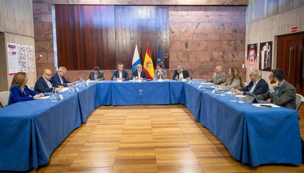 Reunión del Pacto Canario por la Inmigración para abordar el acuerdo de derivación de menores migrantes no acompañados