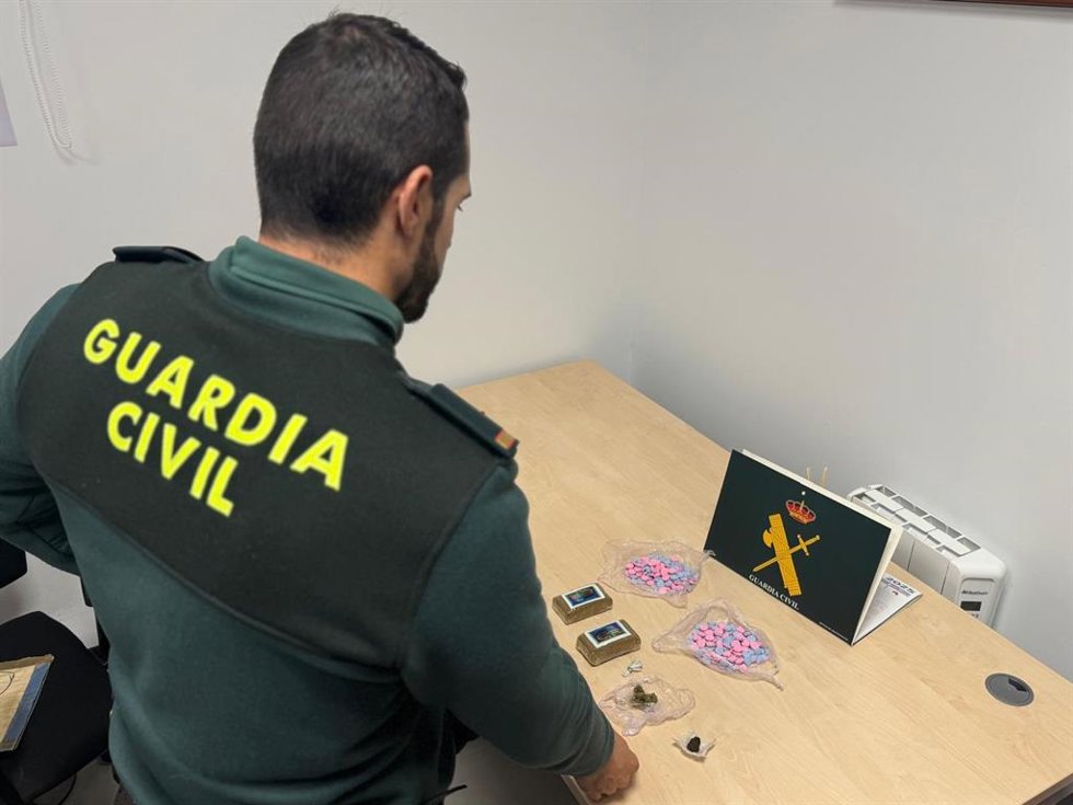Sustancias intervenidas al detenido tras ser rescatado de un incendio en el Poniente de Granada