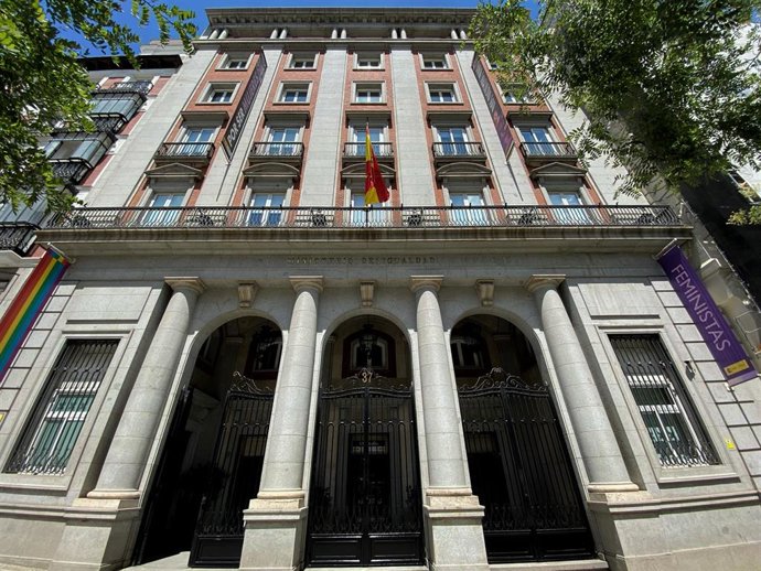 Archivo - Edificio de la sede del Ministerio de Igualdad, en la calle Alcalá,, en Madrid (España). 