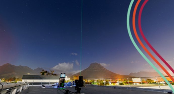 Implementação do primeiro link de satélite quântico no hemisfério sul na Universidade de Stellenbosch, África do Sul.
