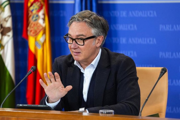 El portavoz del Grupo Parlamentario Vox en Andalucía, Manuel Gavira, este miércoles en rueda de prensa. 