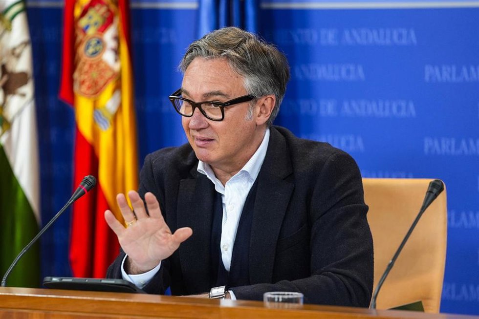 El portavoz del Grupo Parlamentario Vox en Andalucía, Manuel Gavira, este miércoles en rueda de prensa. 