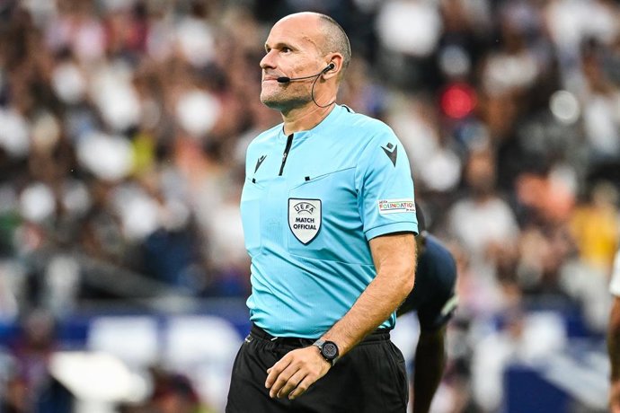 Archivo - O árbitro Antonio MATEU LAHOZ durante a partida de futebol entre França e Grécia pela UEFA Euro 2024, Eliminatórias Europeias, Grupo B, em 19 de junho de 2023, no Stade de France, em Saint-Denis, França - Foto Matthieu Mirville / DPPI