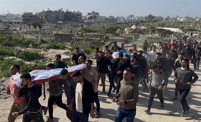 March 15, 2025, Gaza City, Gaza Strip, Palestinian Territory: Relatives of the Palestinians, including 3 journalists, who died as a result of Israeli airstrikes on the Beit Lahia, mourn as the dead bodies brought to the Al Ahly Hospital in Gaza City, on M