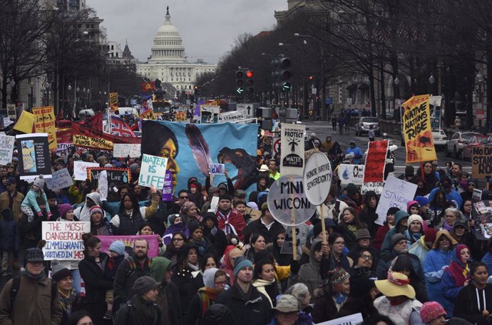 Archivo - Arxiu - Imatge d'arxiu d'una manifestació contra l'oleoducte Dakota Access enfront de la Casa Blanca a Washington (EUA)