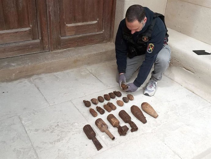 15 granadas de mão e 7 projéteis de morteiro foram encontrados em um riacho em Piera (Barcelona).