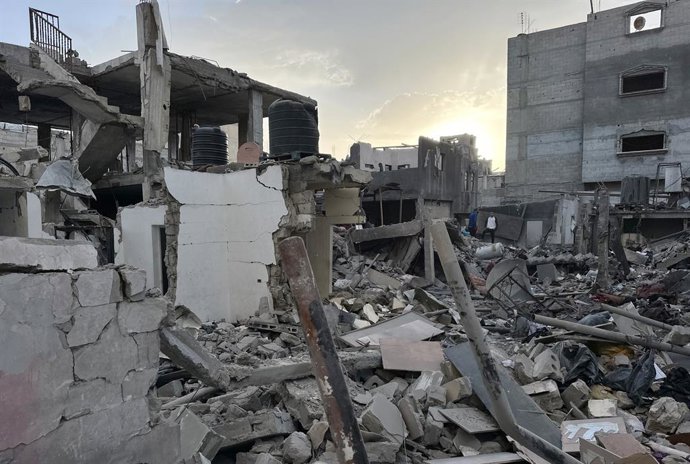 18 de março de 2025, Khan Yunis, Faixa de Gaza, Território Palestino: Uma visão da destruição quando os palestinos perderam suas casas no campo de refugiados de Nuseirat após um ataque israelense, quebrando o cessar-fogo em 18 de março de 2025 em Khan Yun