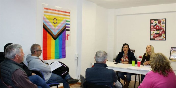 La coordinadora provincial de IU Málaga, Toni Morillas, y la coordinadora local de IU en Marbella y San Pedro Alcántara, Victoria Morales.