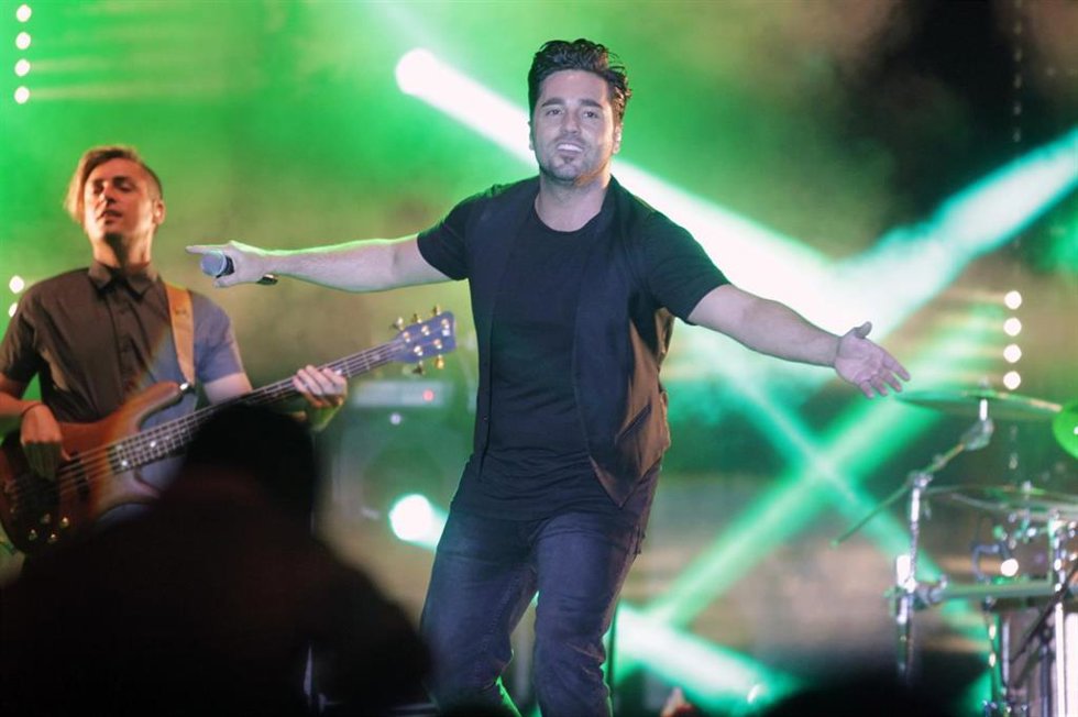 Archivo - David Bustamante en un concierto
