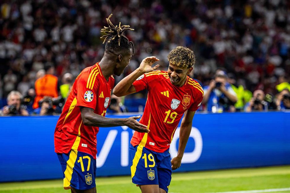 Archivo - Los jugadores de la selección española de fútbol Nico Williams y Lamine Yamal.