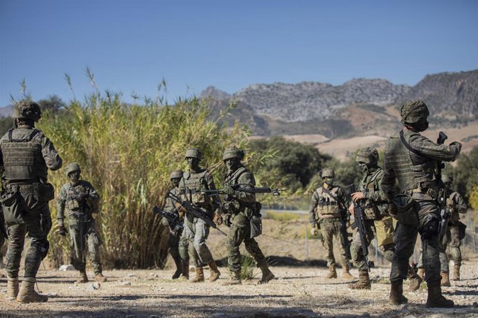 Archivo - Arquivo - Soldados da Legião participam de um exercício simulado de fuzil em um complexo montado em uma "vila afegã" nas proximidades do complexo do Campo de Ronda, Málaga, Andaluzia, (Espanha), 7 de outubro de 2020. Este 2020 é