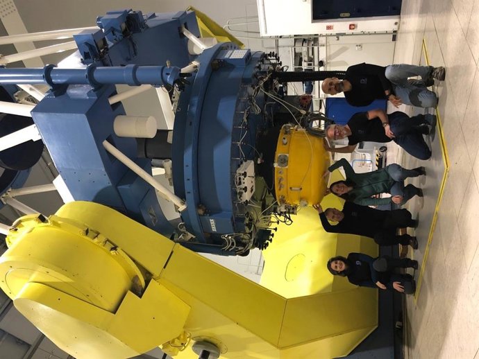 Parte del equipo de Panic-4K después de instalar el instrumento en el telescopio de 2,2 metros del Observatorio de Calar Alto, en Gérgal (Almería).