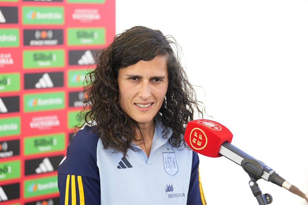 Archivo - La seleccionadora nacional femenina de fútbol Montse Tomé