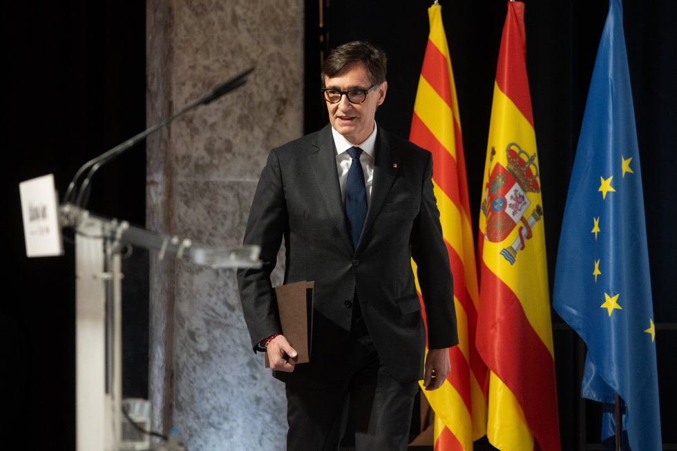 El presidente de la Generalitat de Cataluña, Salvador Illa, llega a una conferencia económica en el Círculo de Bellas Artes, a 20 de marzo de 2025, en Madrid (España).