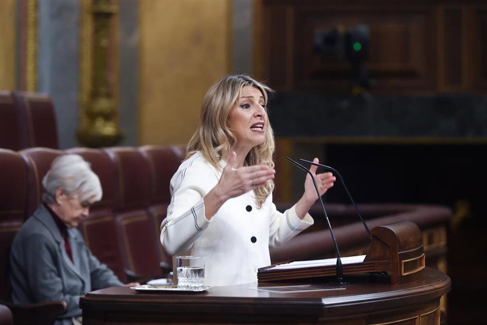 La vicepresidenta segunda y ministra de Trabajo, Yolanda Díaz,  interviene durante una sesión plenaria en el Congreso de los Diputados, a 13 de marzo de 2025, en Madrid (España). 