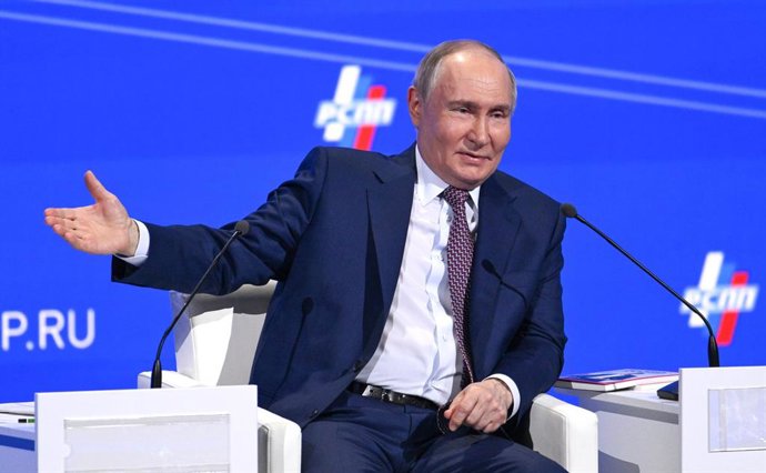 HANDOUT - 18 de março de 2025, Rússia, Moscou: O presidente russo Vladimir Putin participa do congresso anual da União Russa de Industriais e Empresários (RSPP). Foto: -/Kremlin/dpa - ATENÇÃO: uso editorial apenas e somente se houver menção de crédito