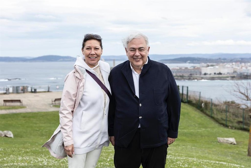 Dolleen Logan, jefa de la Primera Nación Lheidli Tenneh y Luis de Valdivia, presidente de Ecoener en Galicia.