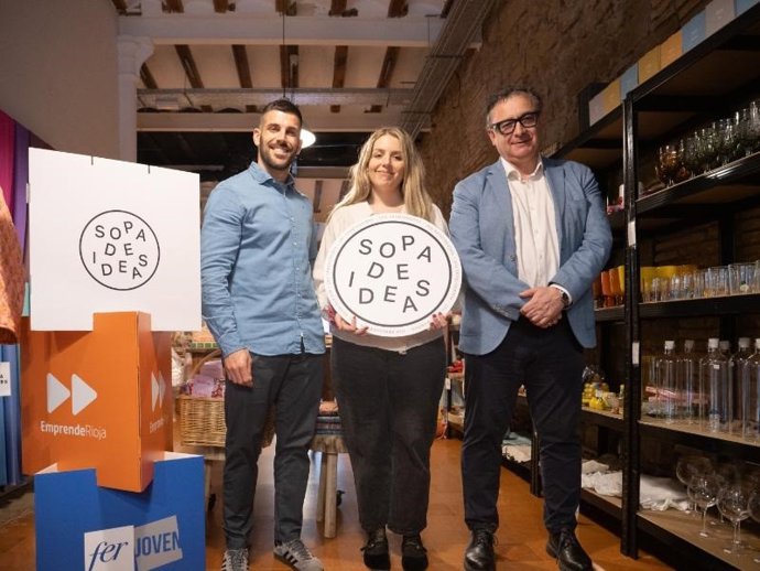 El gerente de la ADER, Luis Pérez Echeguren, y el presidente de FER Joven, Adrián Alonso, presentan una nueva edición del ciclo Sopa de Ideas