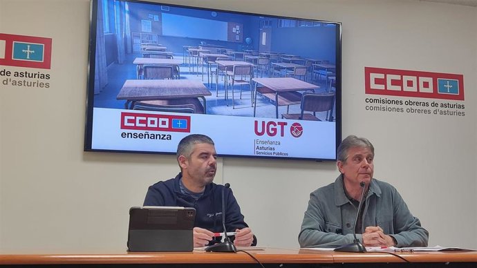 El secretario general del Sindicato de Enseñanza de CCOO Asturias, Borja Llorente juto al secretario del Sector de Enseñanza de FeSP UGT Asturias, Cristobal Puente en rueda de prensa.