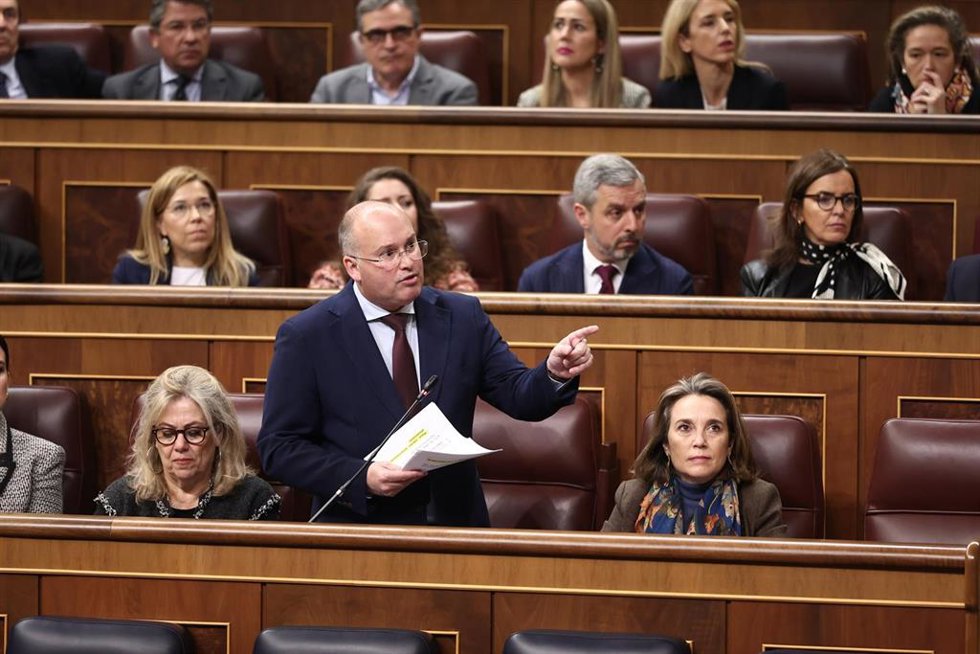 El portavoz del PP en el Congreso, Miguel Tellado, interviene durante una sesión plenaria en el Congreso de los Diputados, a 20 de marzo de 2025, en Madrid (España).