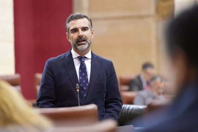 Archivo - El consejero de Agricultura, Pesca, Agua y Desarrollo Rural, Ramón Fernández-Pacheco