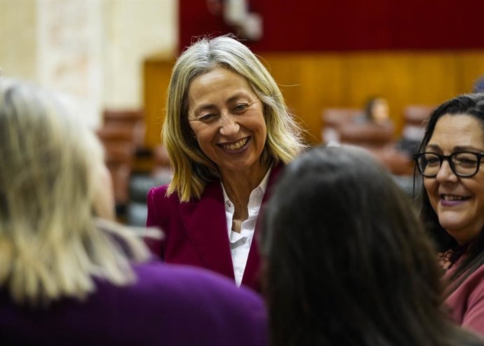 La consejera de Salud, Rocío Hernández, en la sesión plenaria de este jueves.