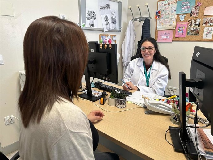 Archivo - Consulta de alergología en Menorca