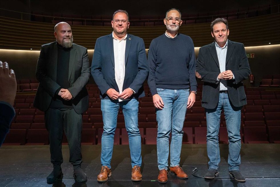 Autoridades en la presentación de la programación de abril, mayo y junio en el Teatro María Luisa de Mérida