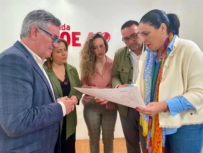 PSOE reclama a la Junta la "paralización" del Plan de Transporte Metropolitano y que "escuche" a los municipios