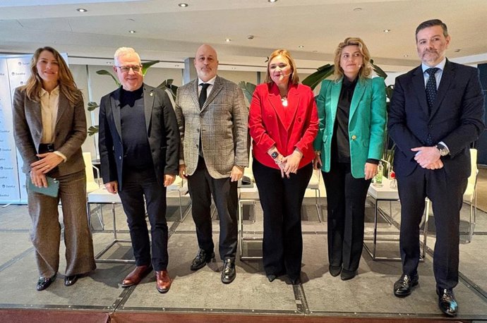 La regidora ha tomado parte en la mesa ‘Apuesta por un nuevo modelo basado en el compromiso ambiental y social’ donde ha defendido la mejora de la financiación de los municipios turísticos como herramienta para luchar contra la turismofobia.