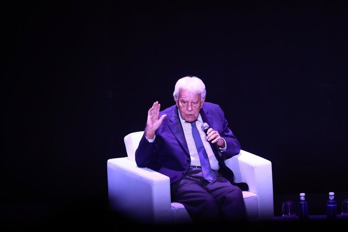El expresidente del Gobierno Felipe González participa en la jornada 'Los retos globales del sur de España' organizada en Sevilla por la Asociación Círculo de Empresarios del Sur de España (Cesur).