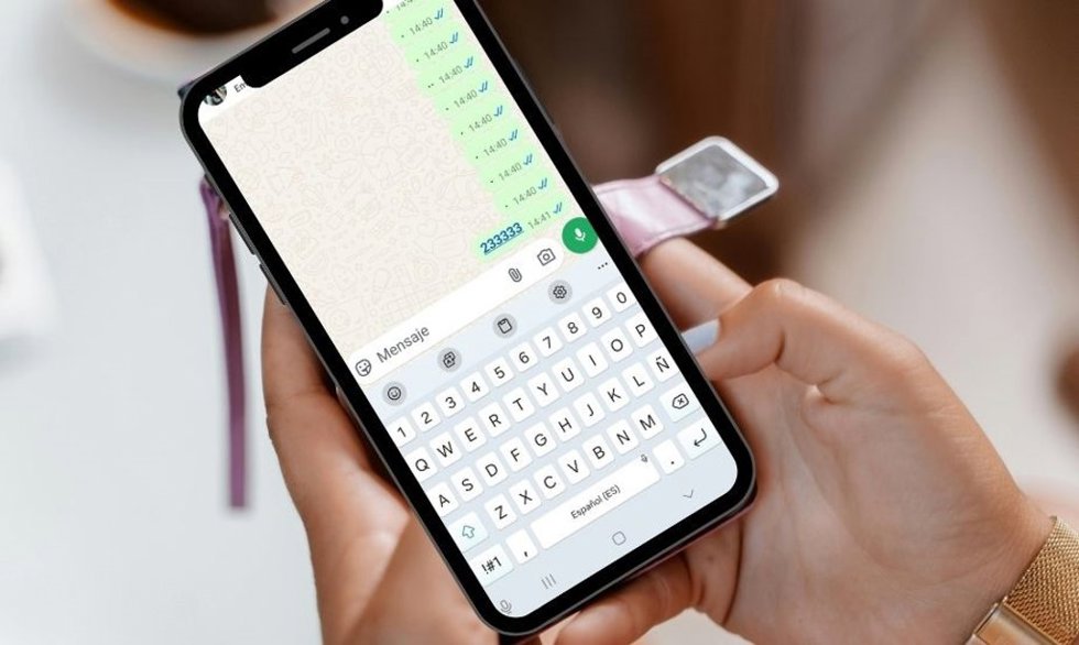 Si te responden '233333' en WhatsApp, no es un error de teclado: esto es lo que realmente significa
