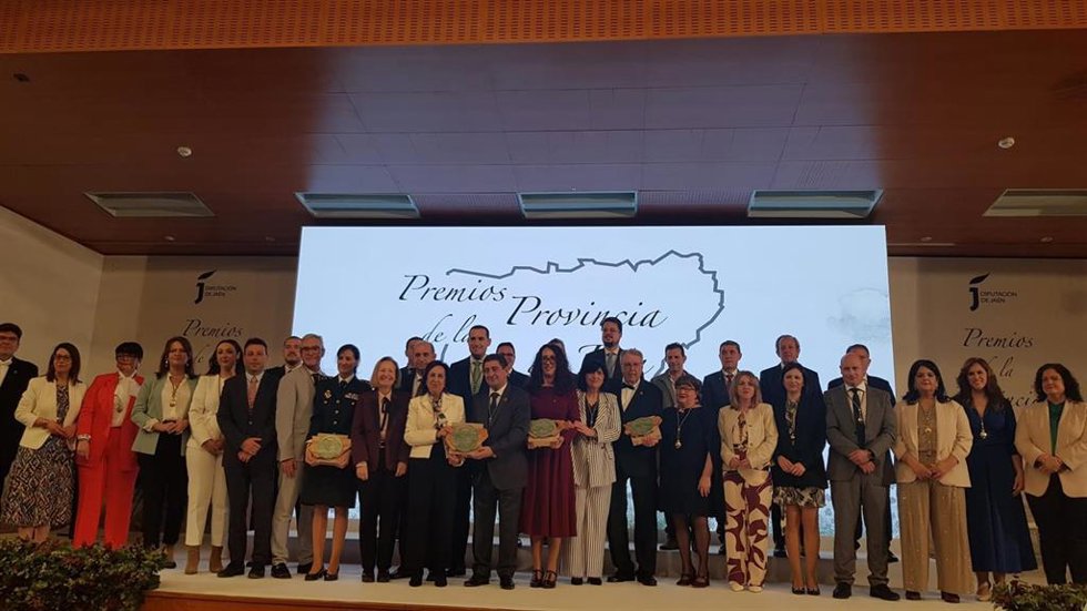 Foto de familia de los XI Premios de la Provincia.