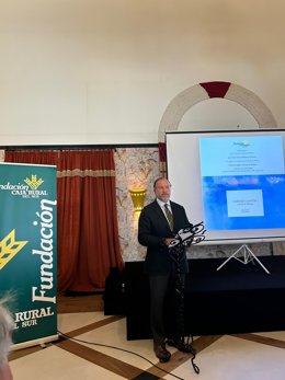 El presidente de Caja Rural del Sur y su fundación, José Luis García-Palacios, durante la presentación del libro.
