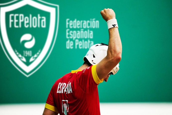 Un partido de pelota vasca.