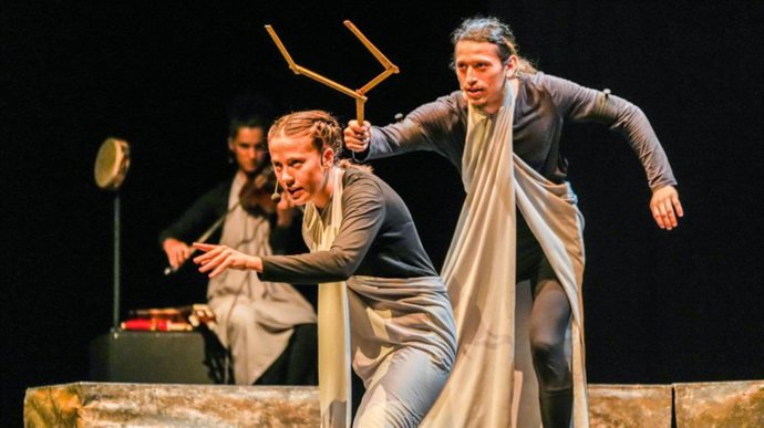 'Un Hilo Me Liga A Vos', Espectáculo Del Teatro Escalante En El Festival De Titelles 2025