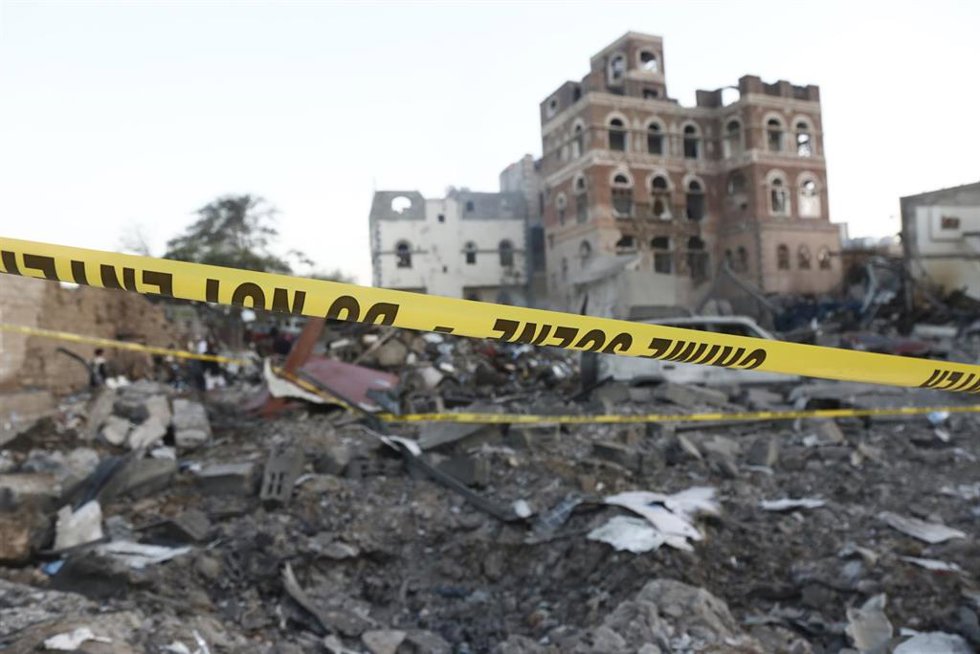 Edificios dañados tras un bombardeo estadounidense en la capital de Yemen, Saná