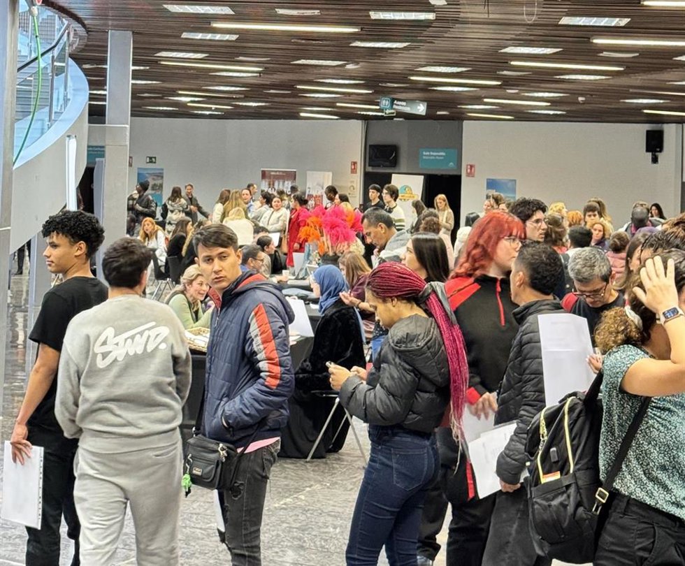 La jornada Emplea Turismo Málaga-Costa del Sol reúne a casi 1.500 demandantes de empleo en el Palacio de Congresos de Torremolinos.