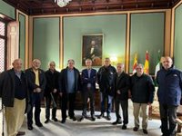 Referentes del patrimonio como Fernando Mendoza Castell o José María Cabeza visitan la Sinagoga de Utrera