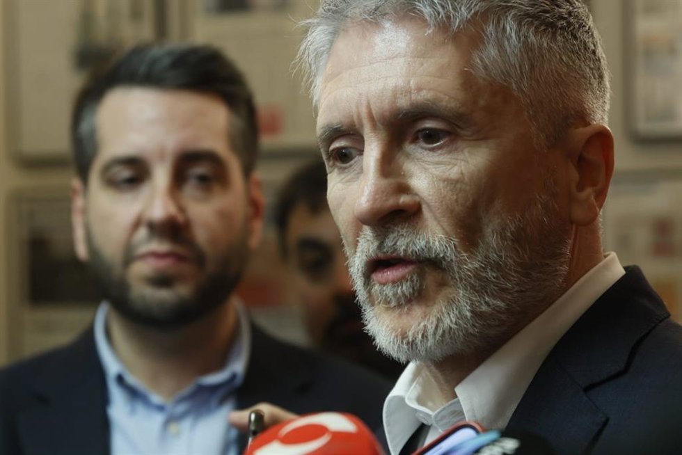 Marlaska ve "con preocupación" que el PP "asuma determinados dictados de la extrema derecha" en violencia de género