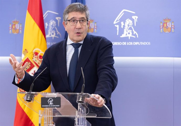 El portavoz del PSOE en el Congreso, Patxi López, durante una rueda de prensa posterior a la Junta de Portavoces, en el Congreso de los Diputados, a 18 de marzo de 2025, en Madrid (España). (Foto de archivo).